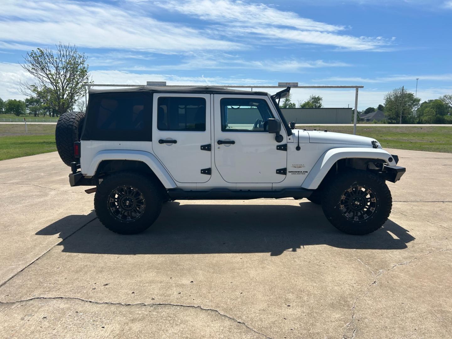 2013 White /BLACK Jeep Wrangler SAHARA (1C4BJWEG5DL) with an 3.6L V6 engine, AUTOMATIC transmission, located at 17760 Hwy 62, Morris, OK, 74445, (918) 733-4887, 35.609104, -95.877060 - Photo#3